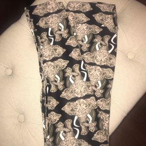 Lularoe os elephant leggings.
